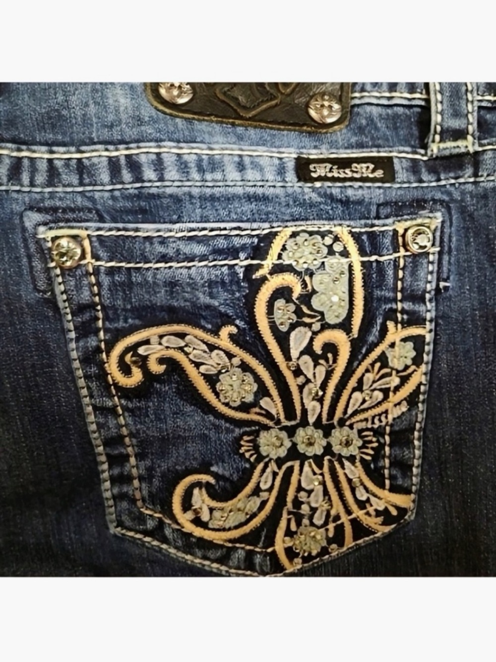 Gorgeous Y2K Miss Me Boyfriend Capri Jeans Fleur-De-Lis Pockets 22-1/2” Inseam